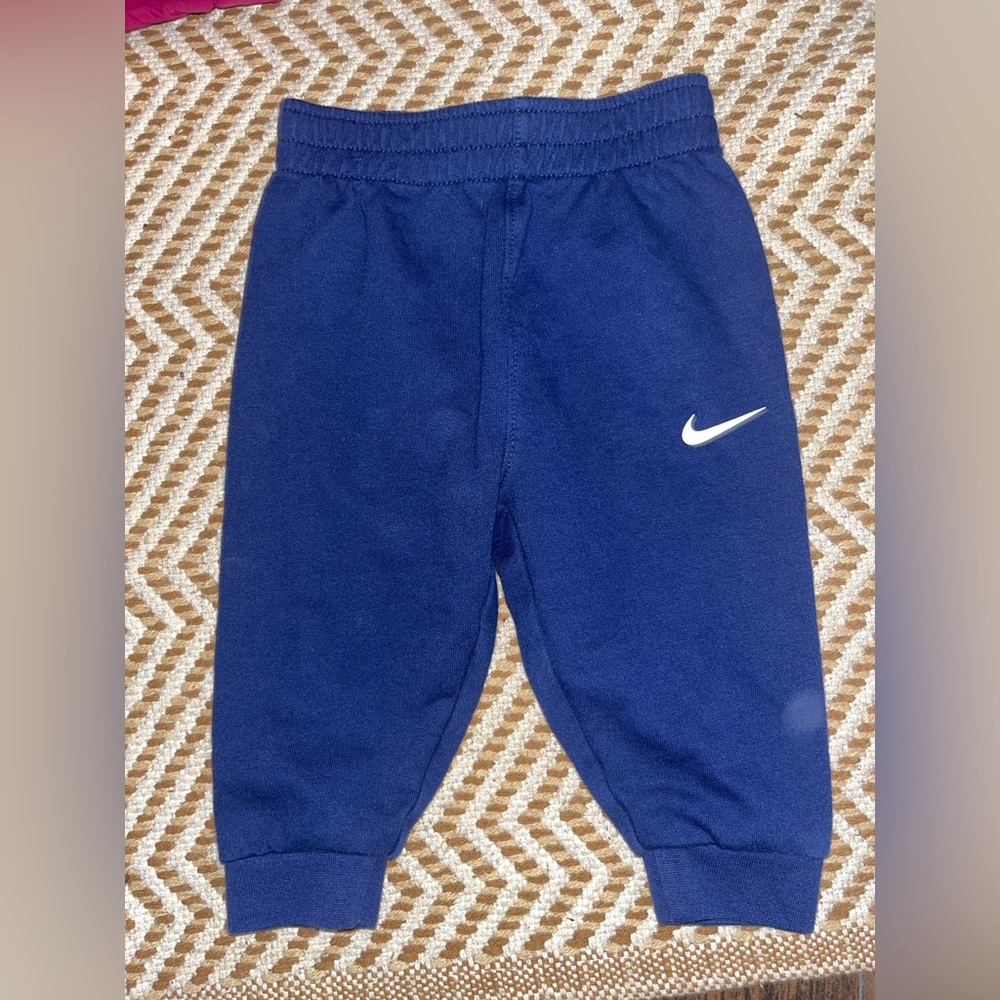 Nike navy blue full length 6M sweatpants with symbol